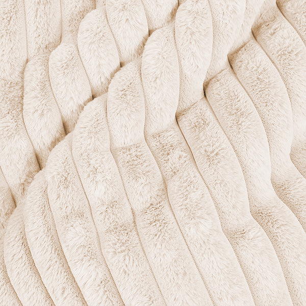 Puf Sillón Encorvado - Pana de Felpa Ultra Crema Fabric Close-up Image